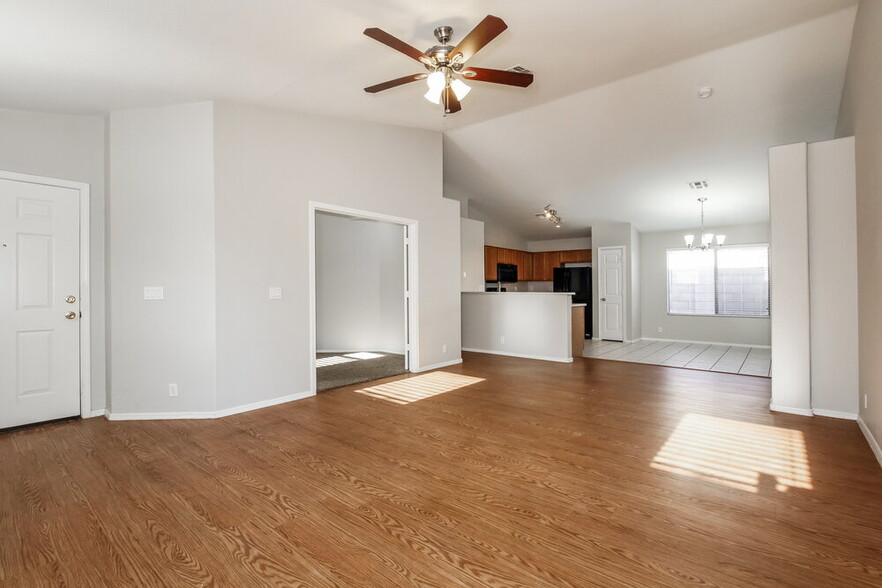 Building Photo - 3319 W Louise Dr