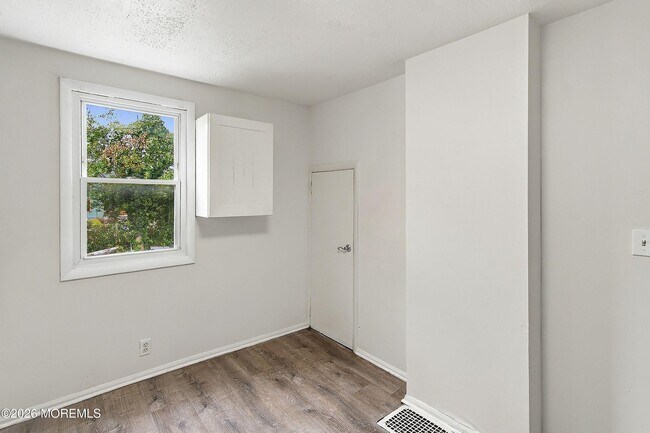 Building Photo - 1310 Summerfield Ave