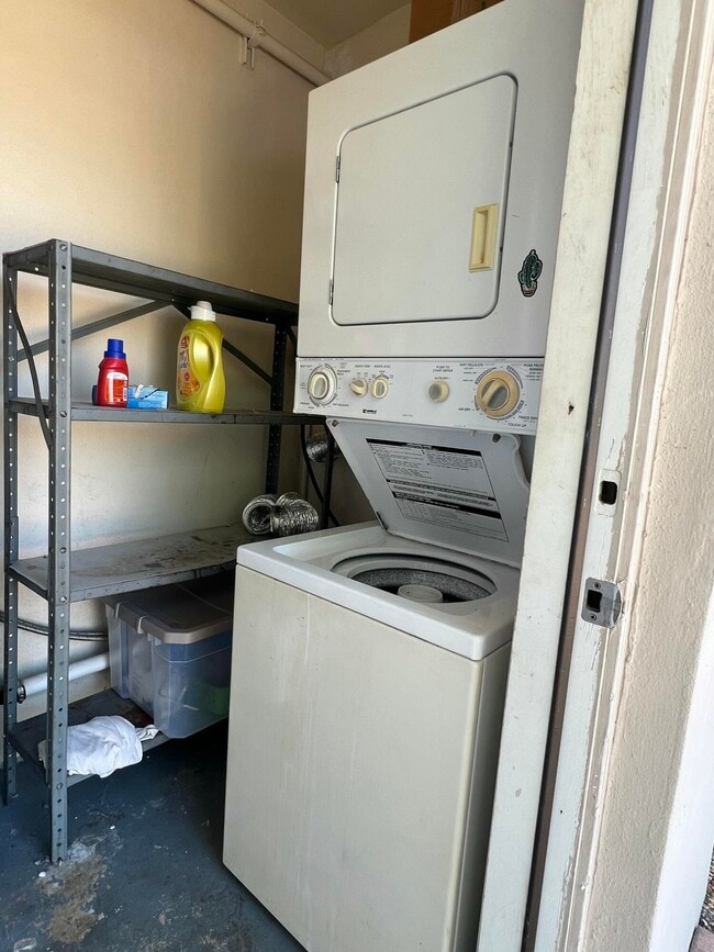 Building Photo - 1130 NE 3rd Ave