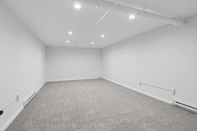 Building Photo - 934 W Huron St