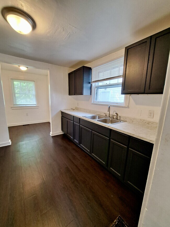 Building Photo - 244 E Siebenthaler Ave