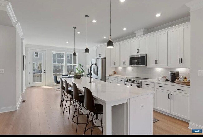 Building Photo - 805 Park Ridge Dr