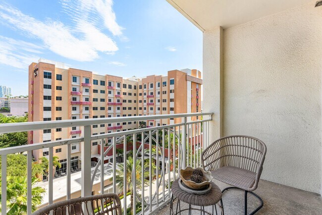 Building Photo - 480 Hibiscus St