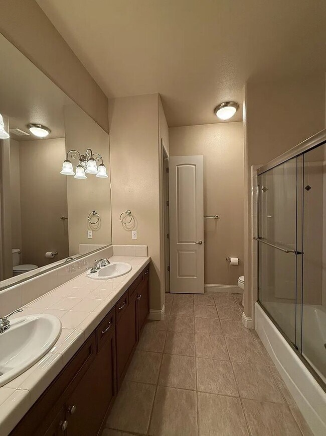 Building Photo - Spacious Luxury Home in Prestigious Country Club Community