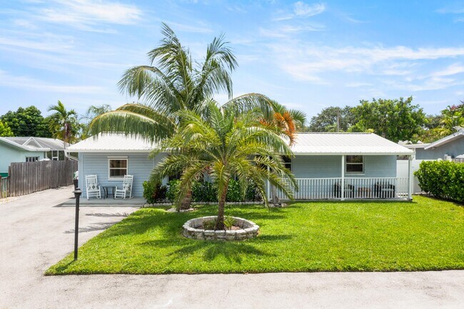 Building Photo - 19165 SE Homewood Ave