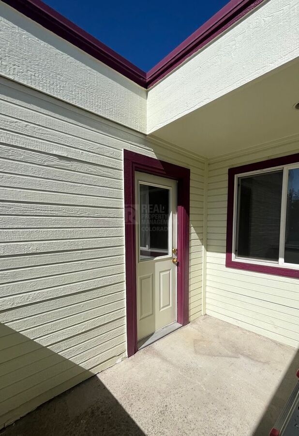 Building Photo - 911 Tulip St