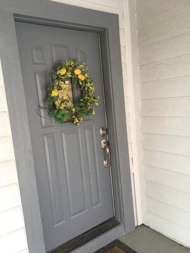 Building Photo - 126 Cactus St