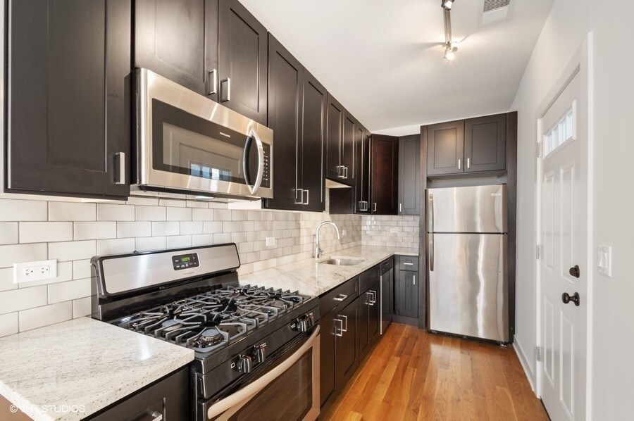 Building Photo - 2203 W Eastwood Ave