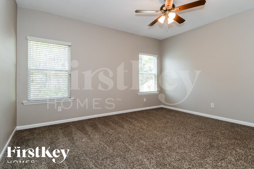 Building Photo - 15803 Douglas Lake Dr