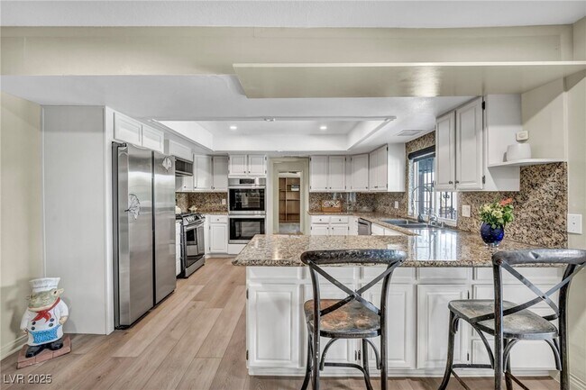 Building Photo - 1601 Eaton Dr