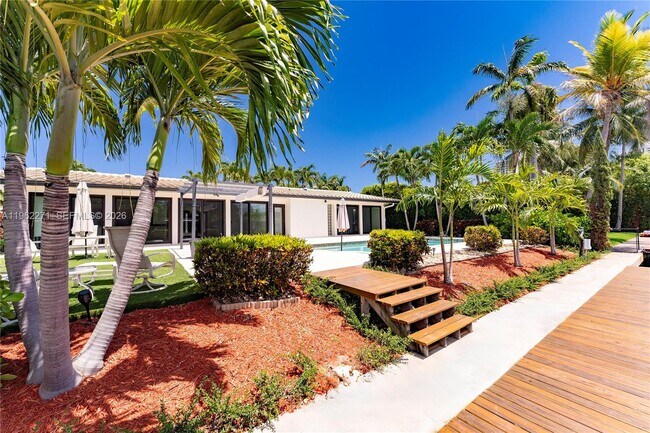 Building Photo - 636 Hibiscus Dr