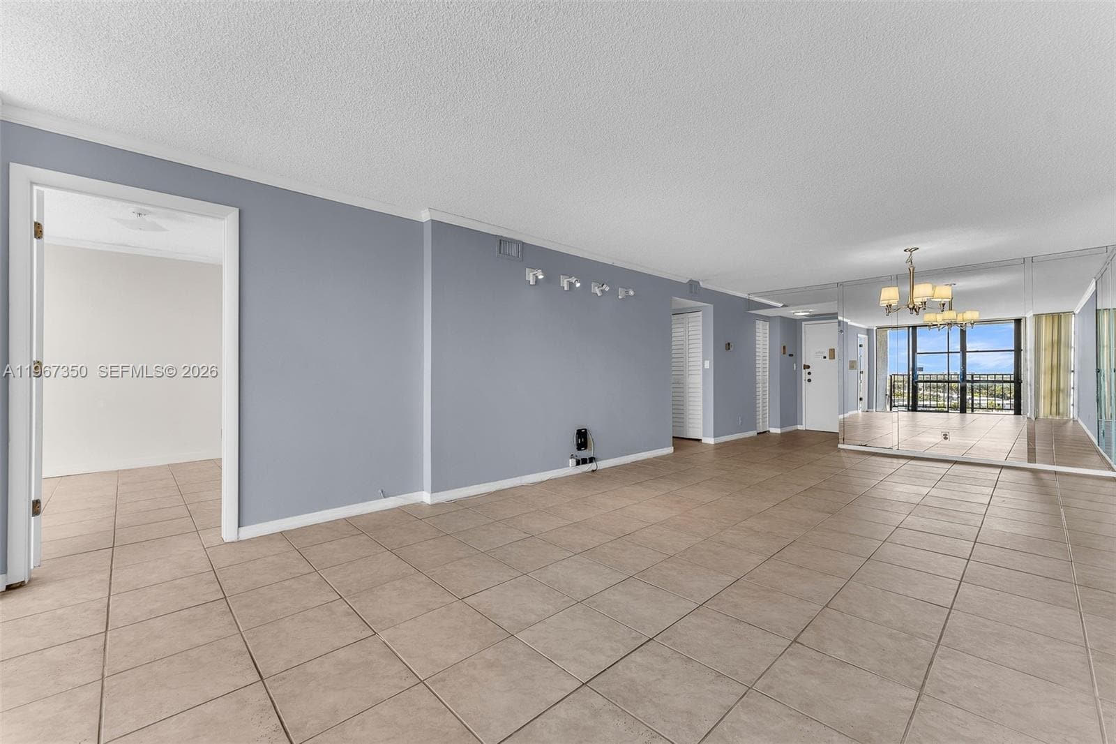 Building Photo - 800 Parkview Dr