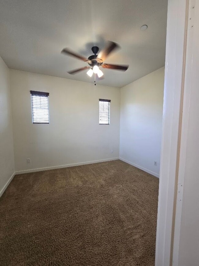 Building Photo - Bright Corner Unit Near Trails with Pool & 2-Car Garage