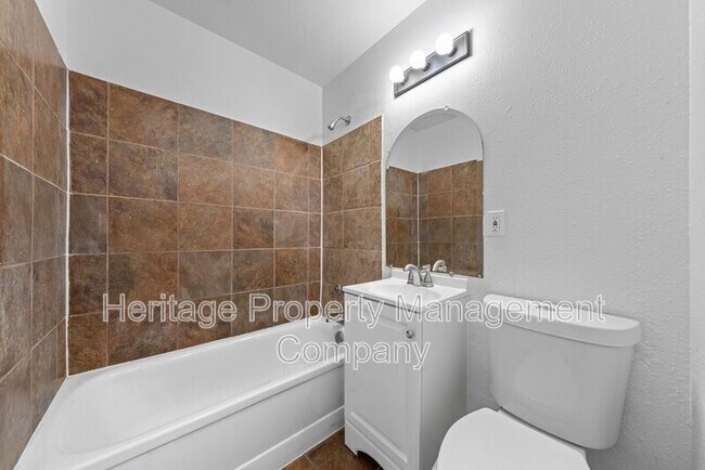 Building Photo - 511 Pecan Valley Dr