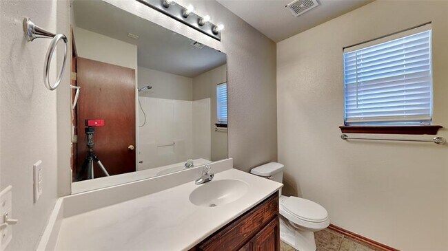 Building Photo - 2212 SW 141st Pl