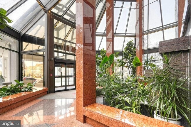 Building Photo - 1530 Key Blvd