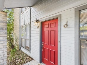 Building Photo - 8502 Lyndon Ln