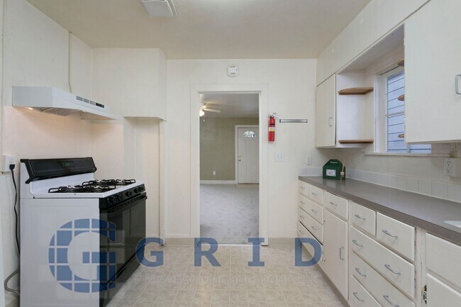 Building Photo - Gorgeous Bungalow in Mississippi Corridor!