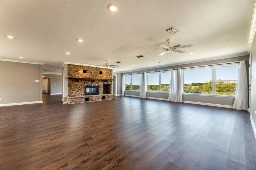 Building Photo - 6200 N Interstate 45 Service Rd