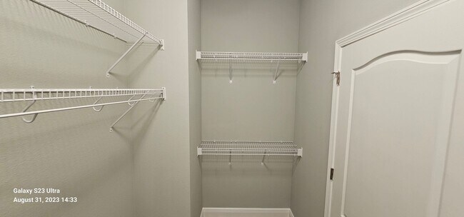 Building Photo - New 3/2/2.5 Home with Upgrades
