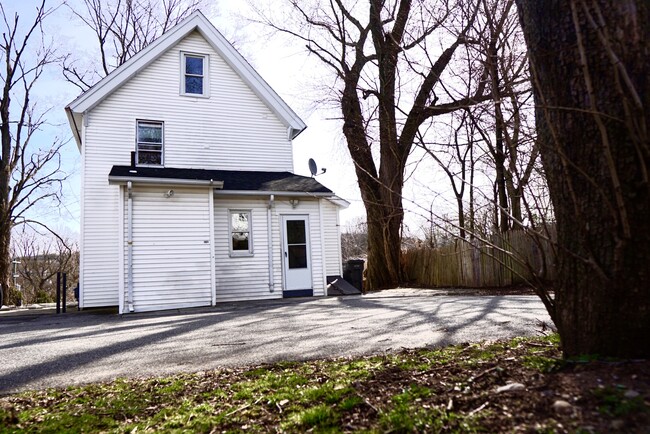 Building Photo - 161 Cherry St