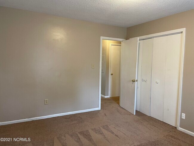 Building Photo - 183 Corey Cir