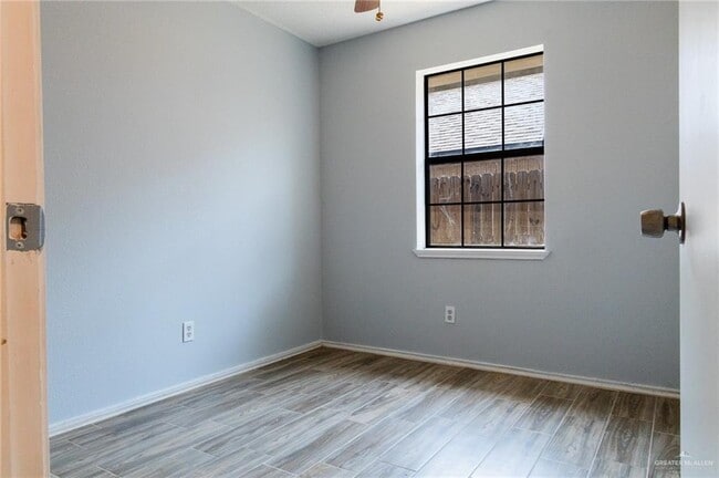 Building Photo - 2203 Coma St