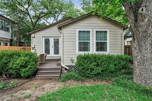 Building Photo - Hyde Park Bungalow