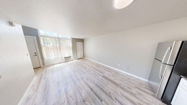 Building Photo - 3460 Madison Ave