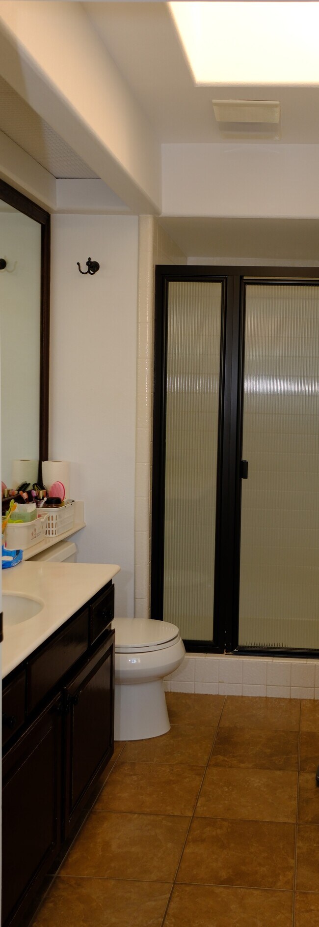 Jack & Jill Bathroom - 23057 Park Dulce