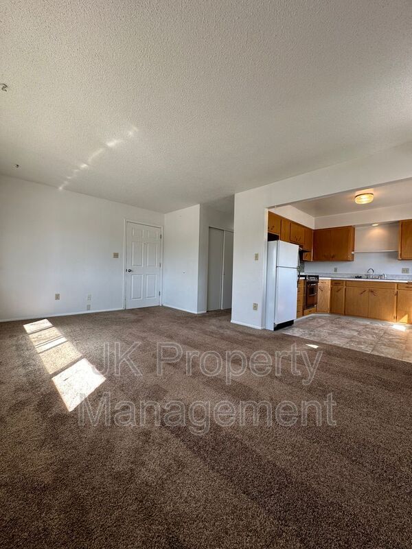 Building Photo - 23 11th St S