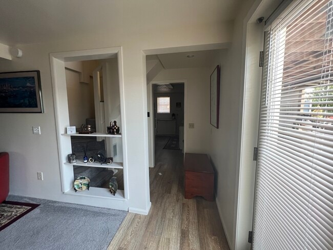 Building Photo - 3219 31st Ave W