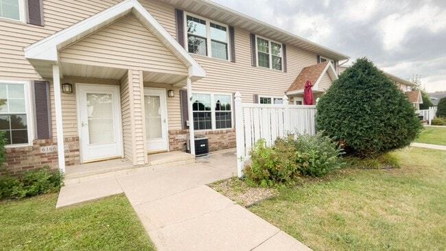 Primary Photo - Spacious 2-story townhouse with extra gara...