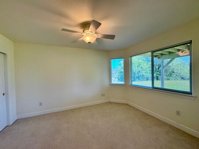 Building Photo - 6255 Peacock Way