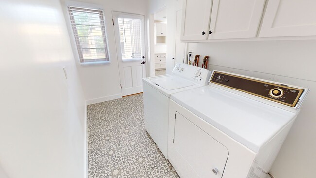 Building Photo - Charming Remodeled 2 Bed/1 Bath Home in Sa...