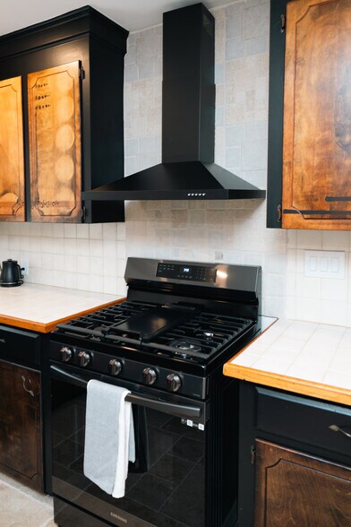 Building Photo - 1585 Secessionville Rd