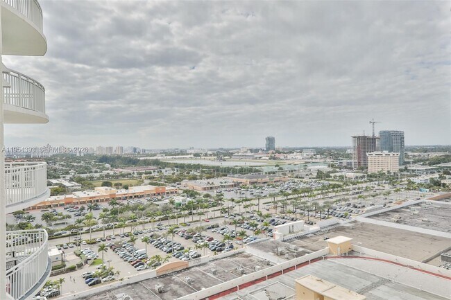 Building Photo - 1755 E Hallandale Beach Blvd