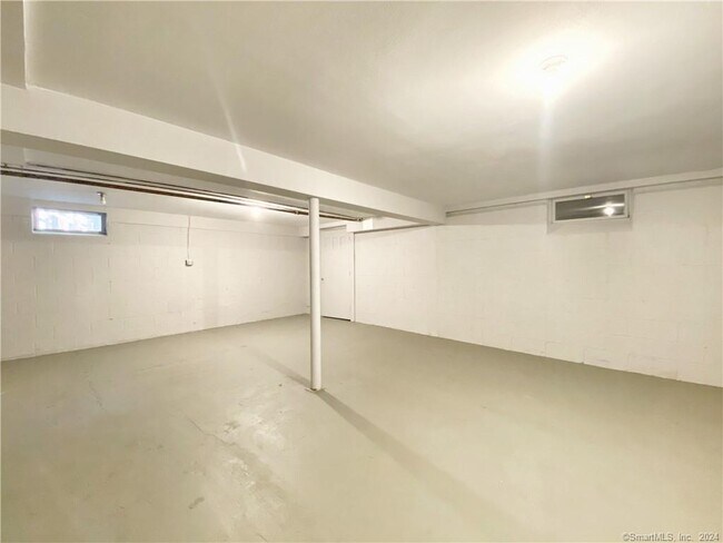 Building Photo - 52 Vitti St
