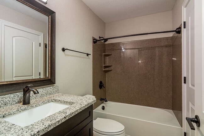 Building Photo - 746 Hilltop Ln