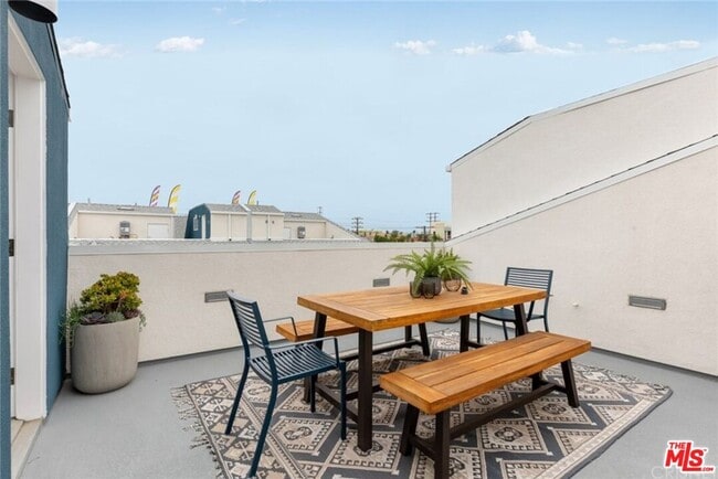 Building Photo - 4821 1/2 Craner Ave