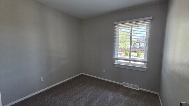 Building Photo - 4 Bedroom 2 Bath with Finished Basement and Study!