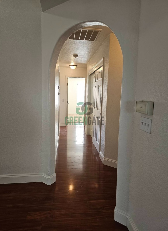 Building Photo - NOW AVAILABLE! Make this spacious 3 bedroo...