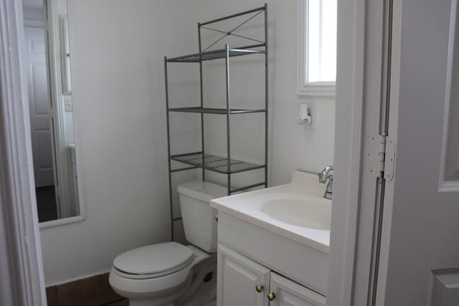 Building Photo - 44 W 2700 S