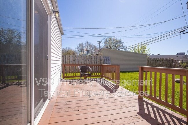 Building Photo - 374 E 232nd St