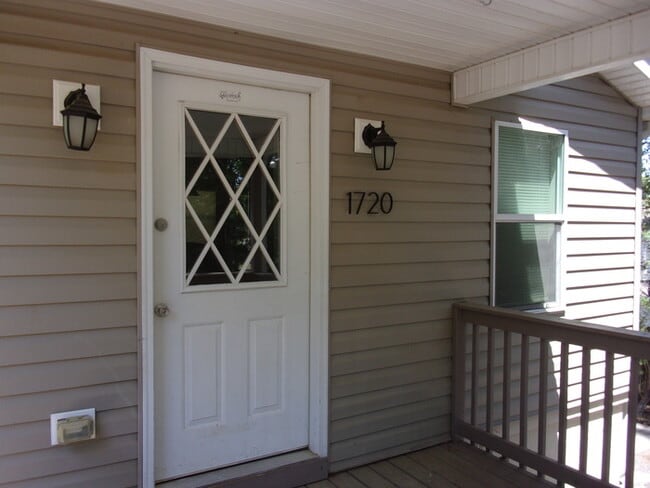 Building Photo - Recently Updated and Refreshed 3 Bedroom 2 Bath Home in Fort Mill