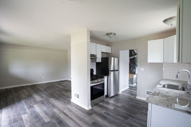 Building Photo - Charming Home