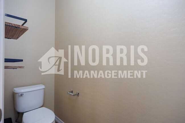 Building Photo - Beautiful Home with a POOL Service Included