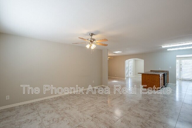 Building Photo - 522 E Balboa Dr