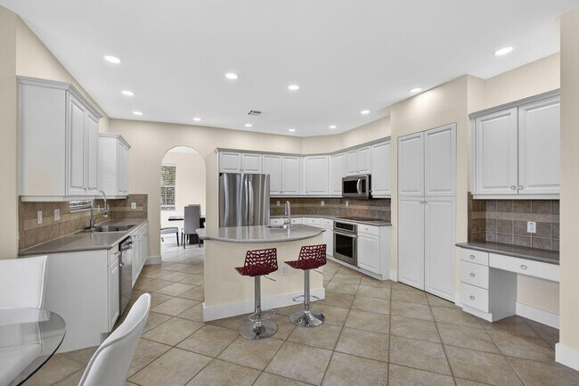 Building Photo - 1724 Annandale Cir
