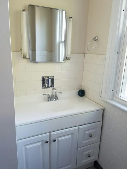 Bathroom - 1639 Sanderson Ave